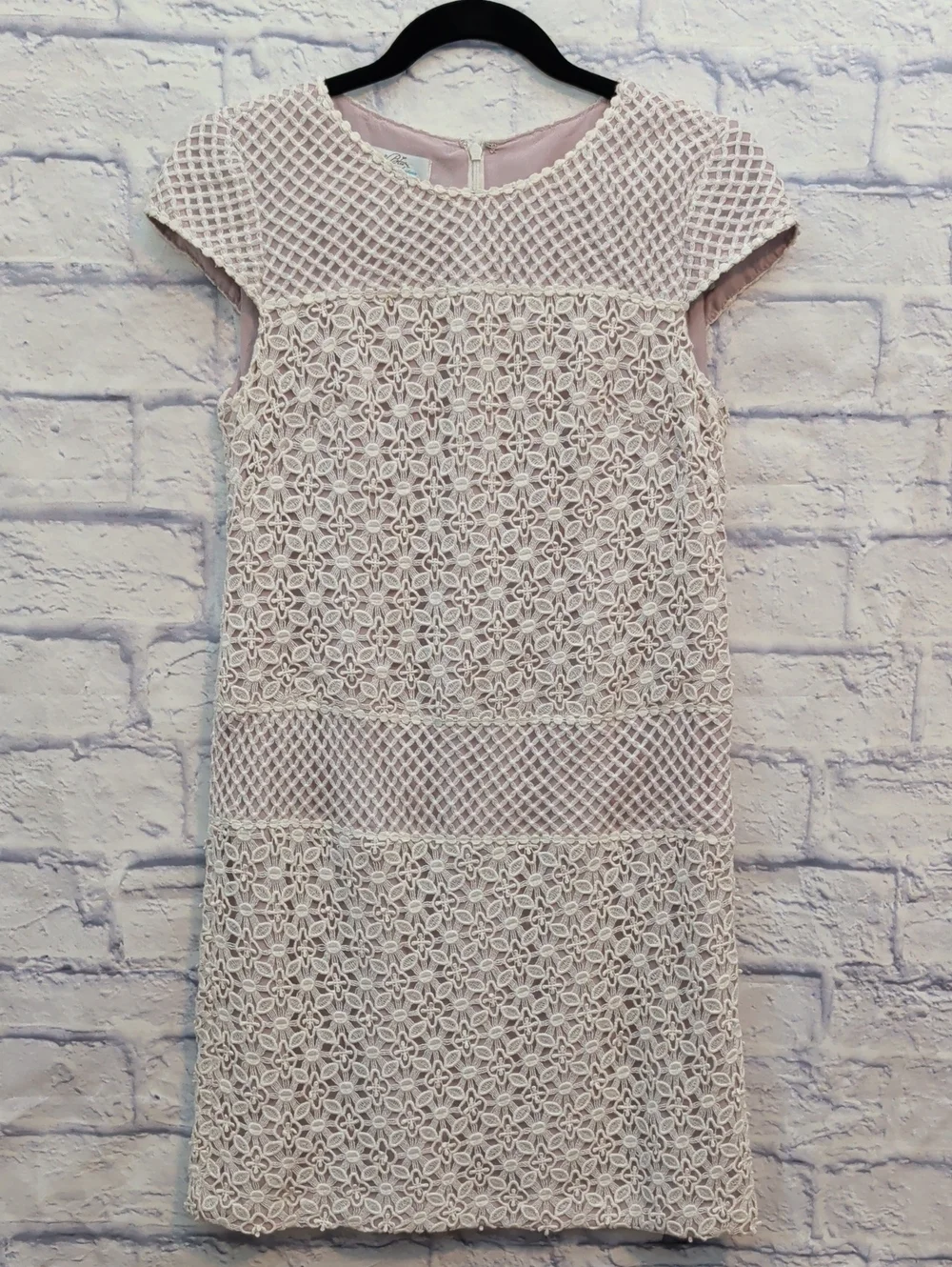 NWOT Ivy & Blu Maggy Boutique White Lace Cap-Sleeve Shift Dress - Size 4 Petite - Picture 3 of 6